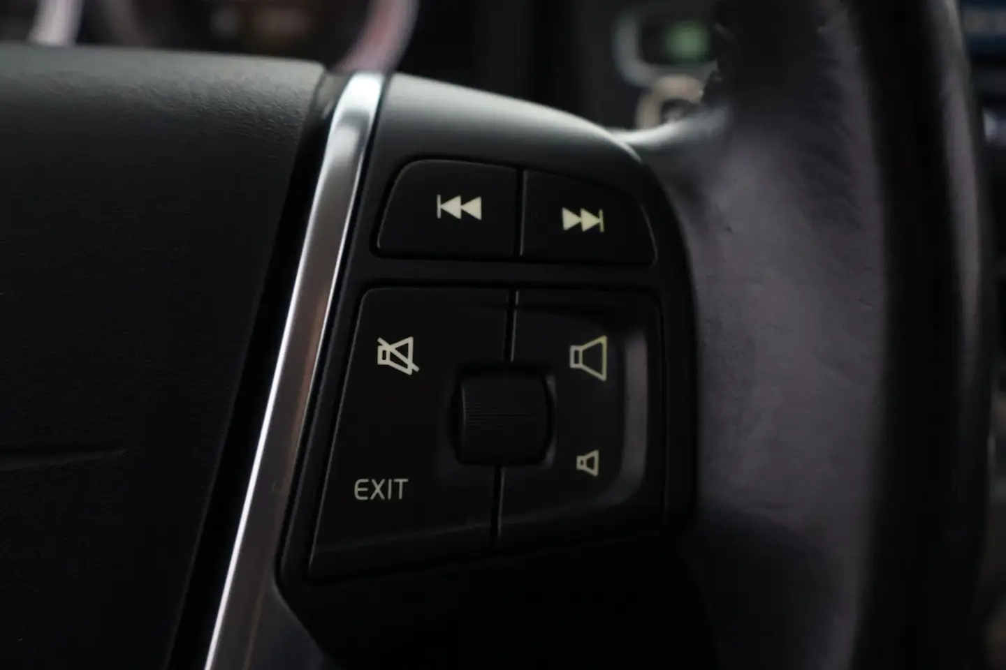 Car Image - 4hk3EM04AYzVLF725hr7um