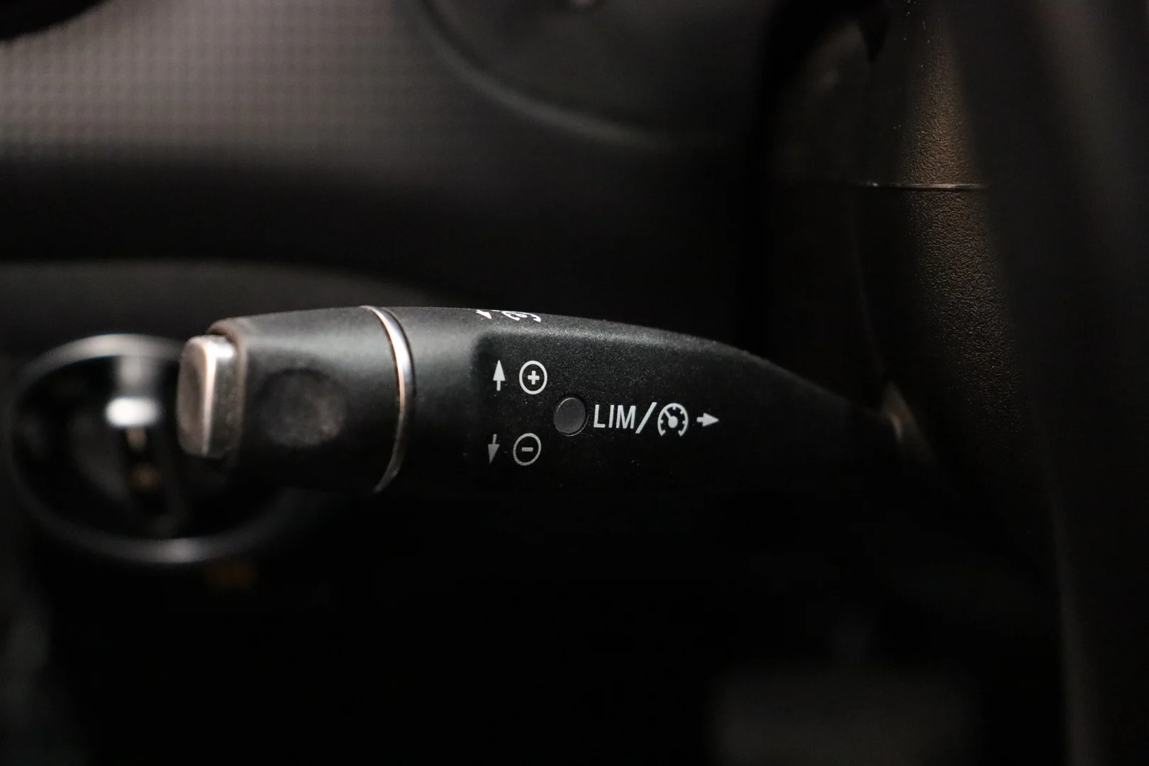 Car Image - VNIzUmqDWRYUa87kd6M8S