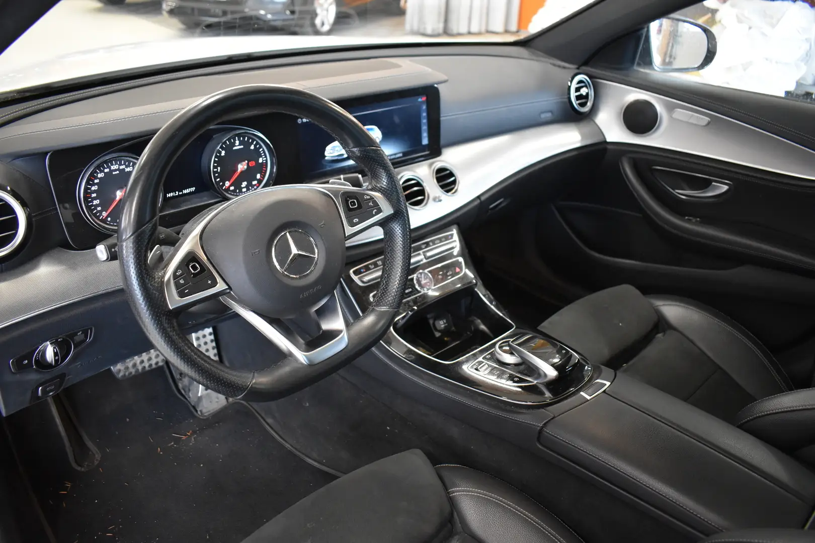 Car Image - 41R3Whn6GnzOTg6iBYbnC9