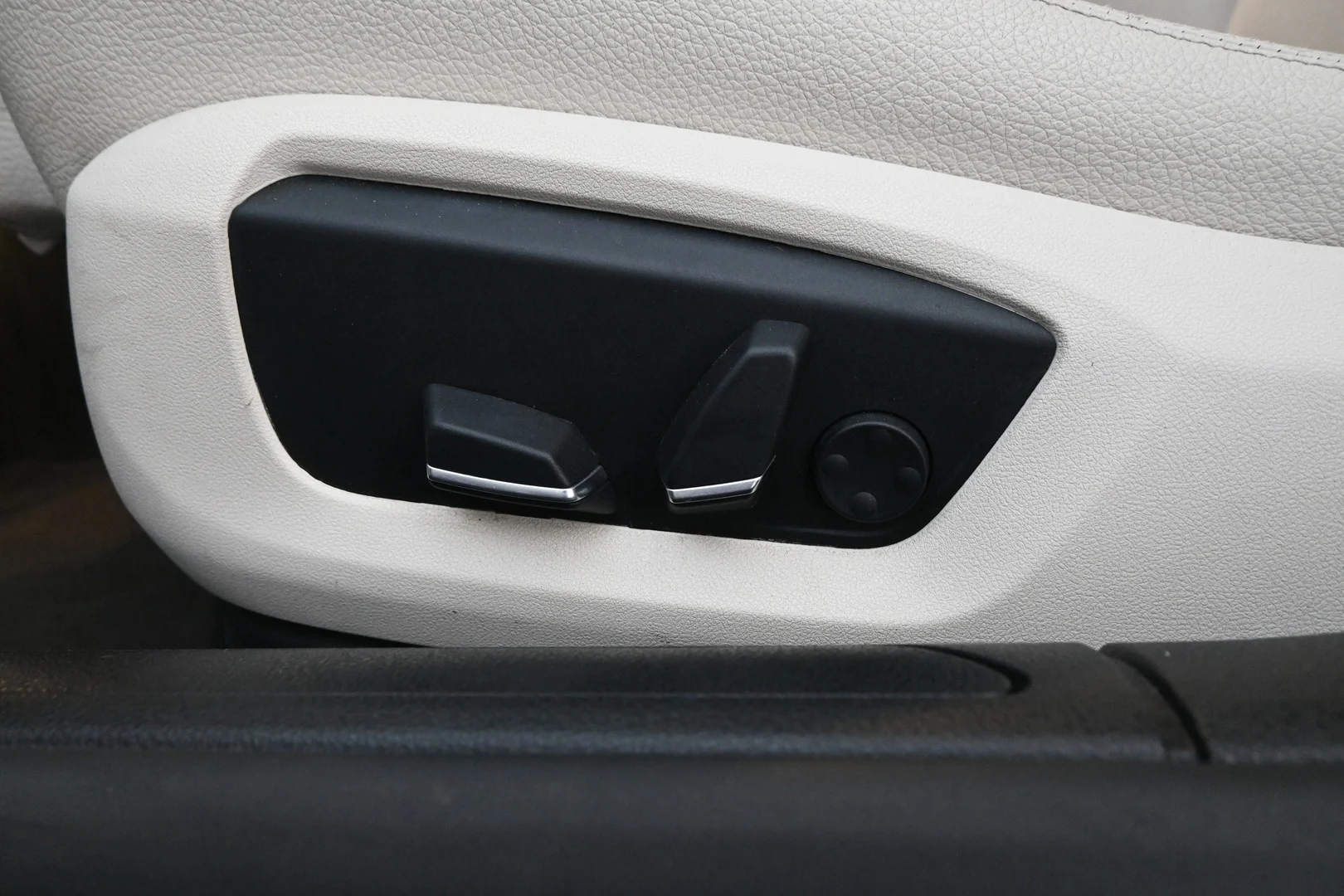 Car Image - 5I69qVt0EjUyJxTT4jmH6w