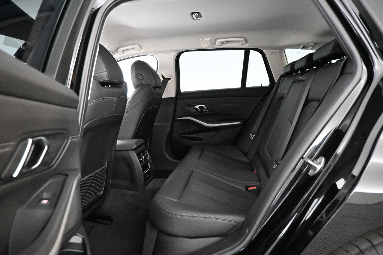Car Image - 1e37xVbJwBD1fbAEsy0X7z
