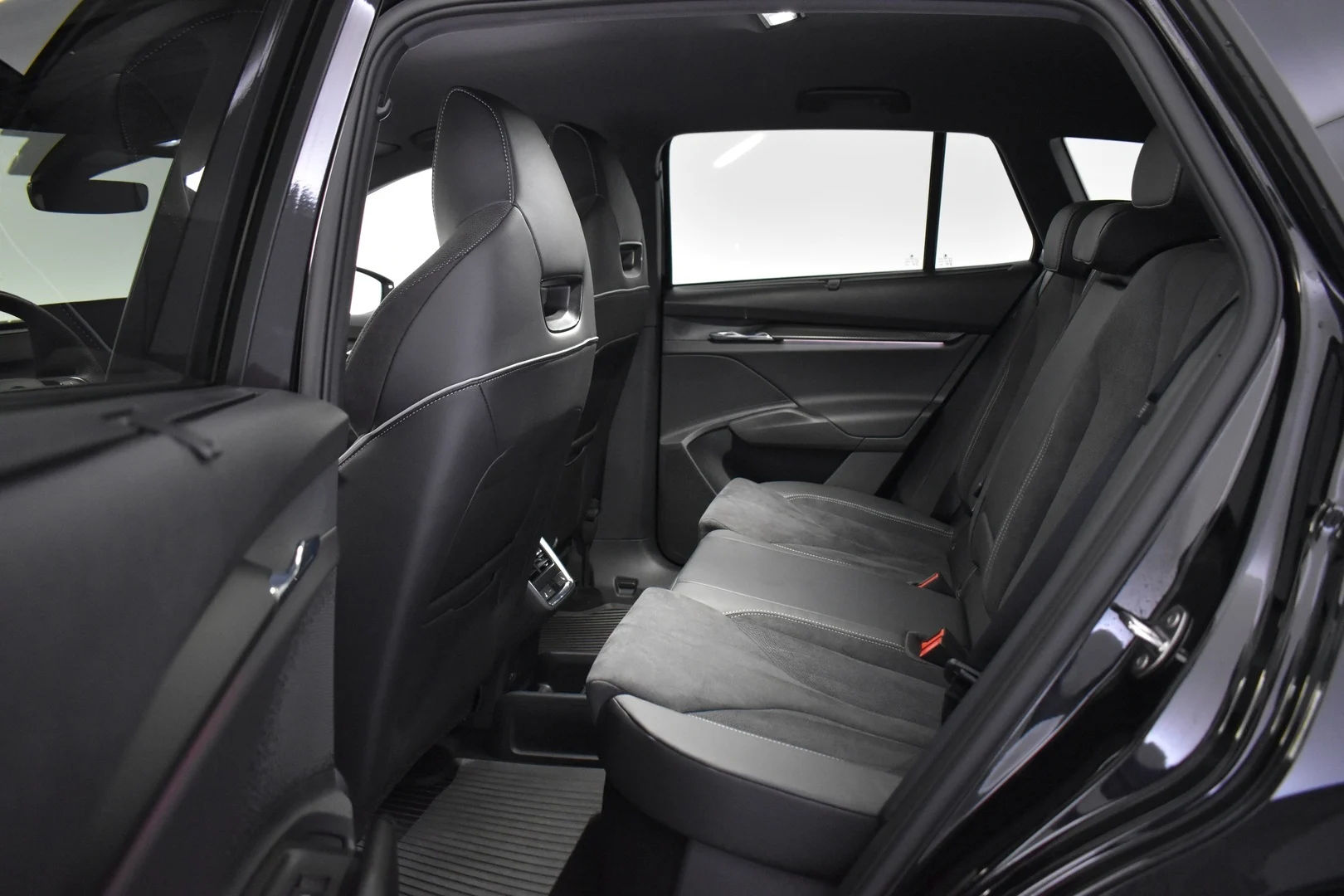 Car Image - 4VWkPvN1f0ggffHY2j6wqB