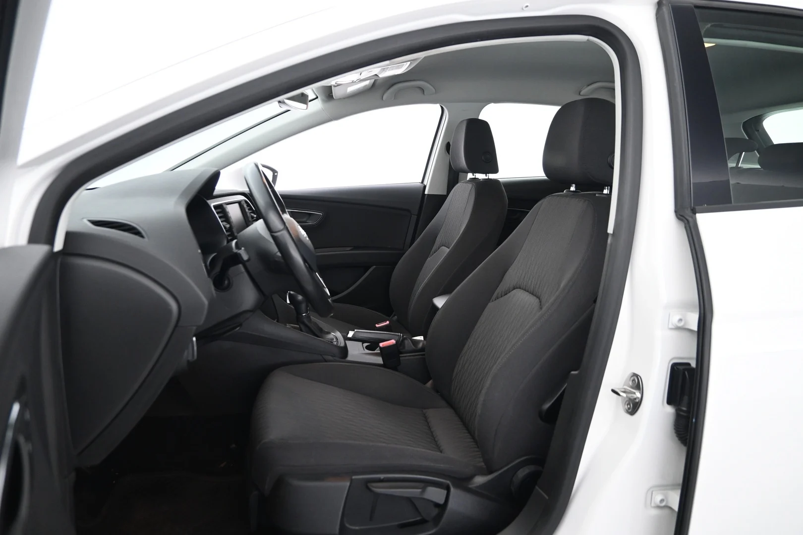 Car Image - 6UvSLDv4VnoxgxUdXFk1hZ