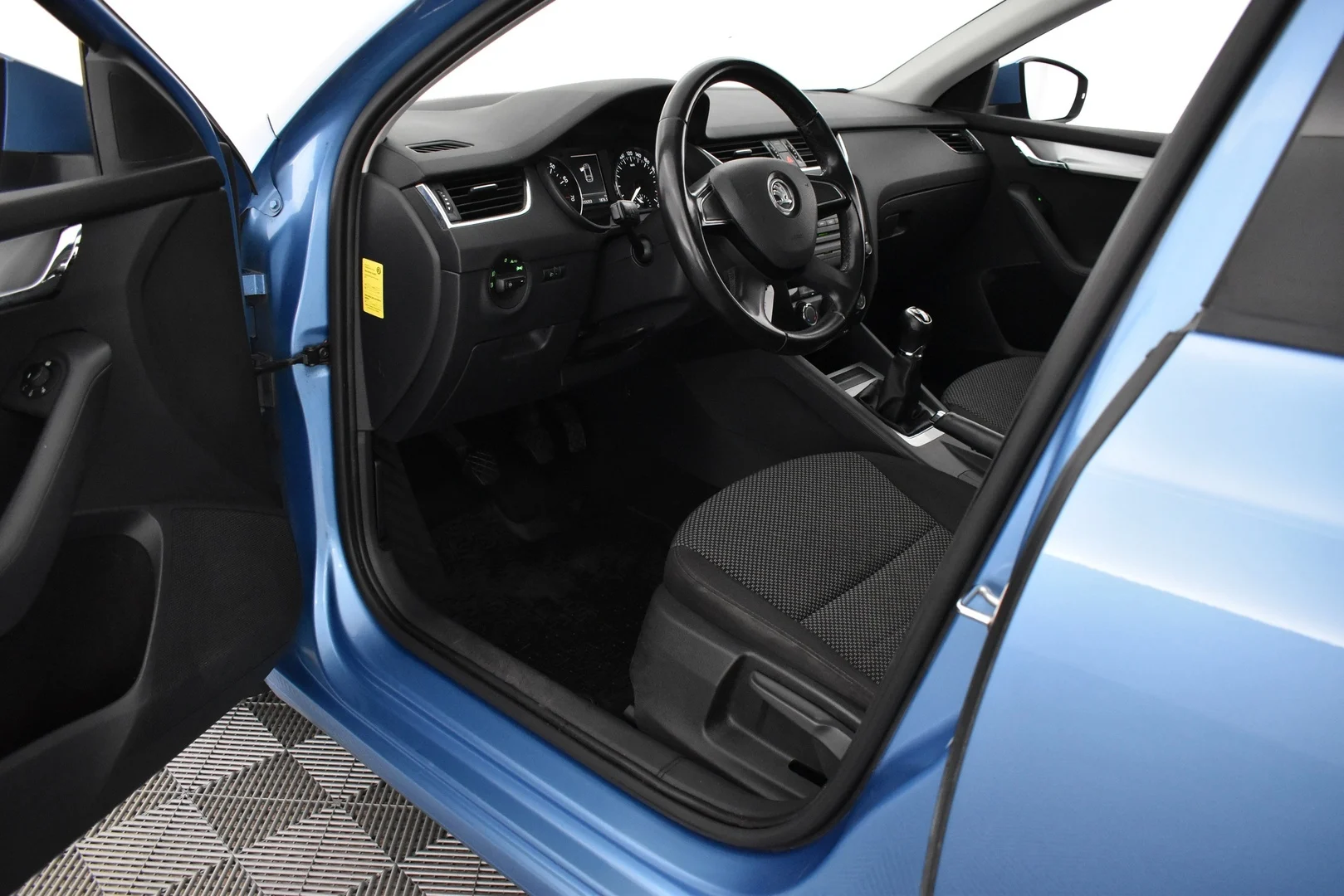 Car Image - 66ks7aZAn800hdbJ8Opy0J