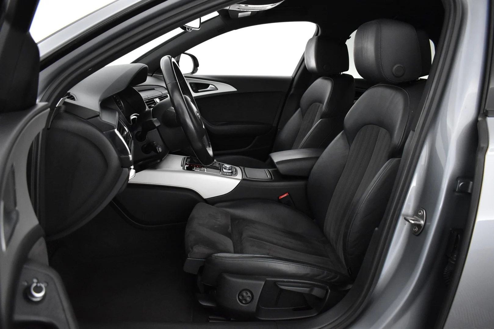 Car Image - 4kBumoMXvPpxLyhN7wTDbZ