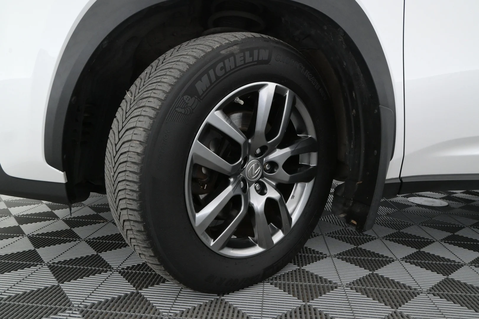 Car Image - 3XAjmnXIXb70lGzeuPVPr9
