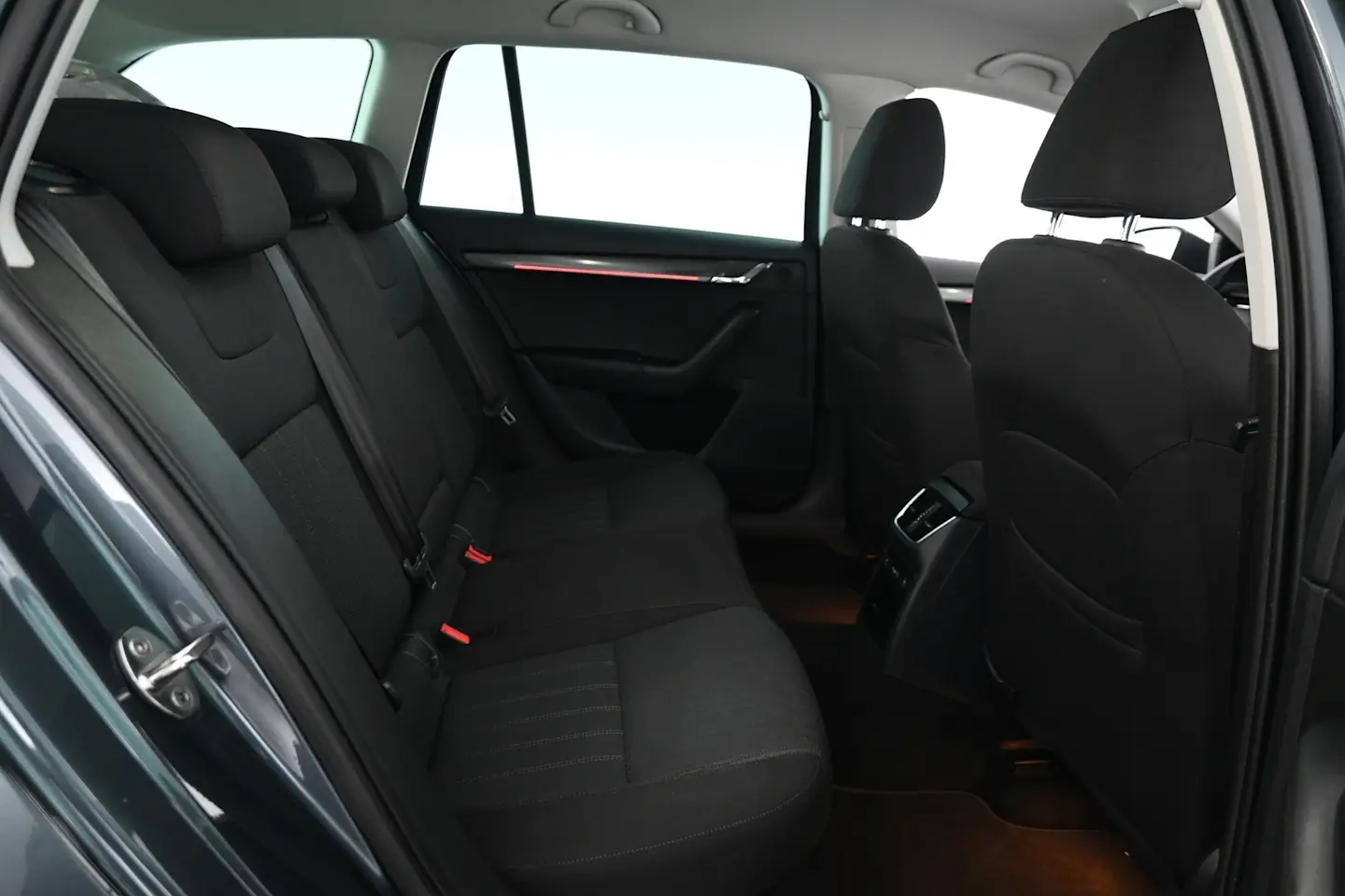 Car Image - 2w1N4dw5wkCBVg90khWsTi