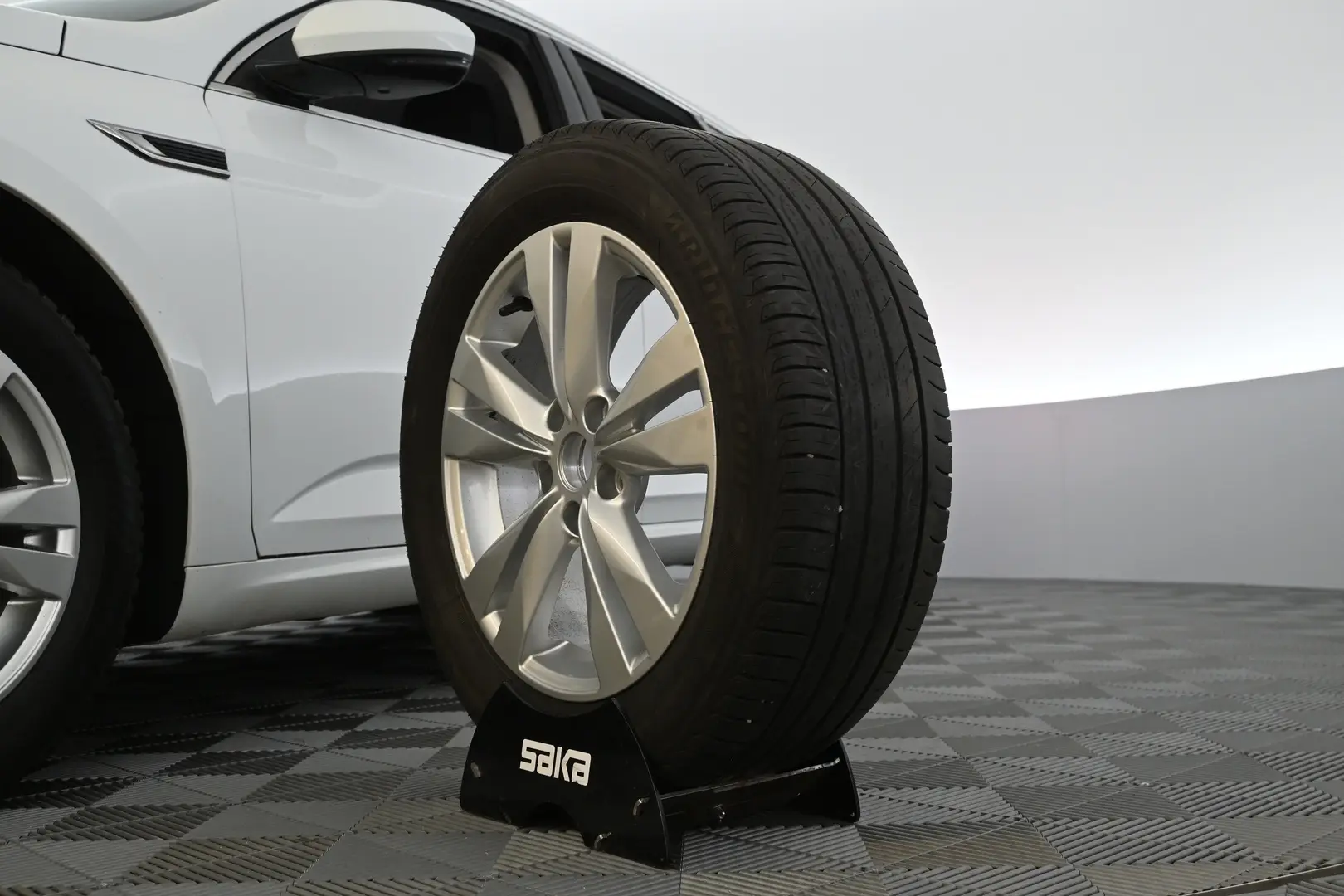 Car Image - 6qyU1yMLc5Bn0dlVaPytCA