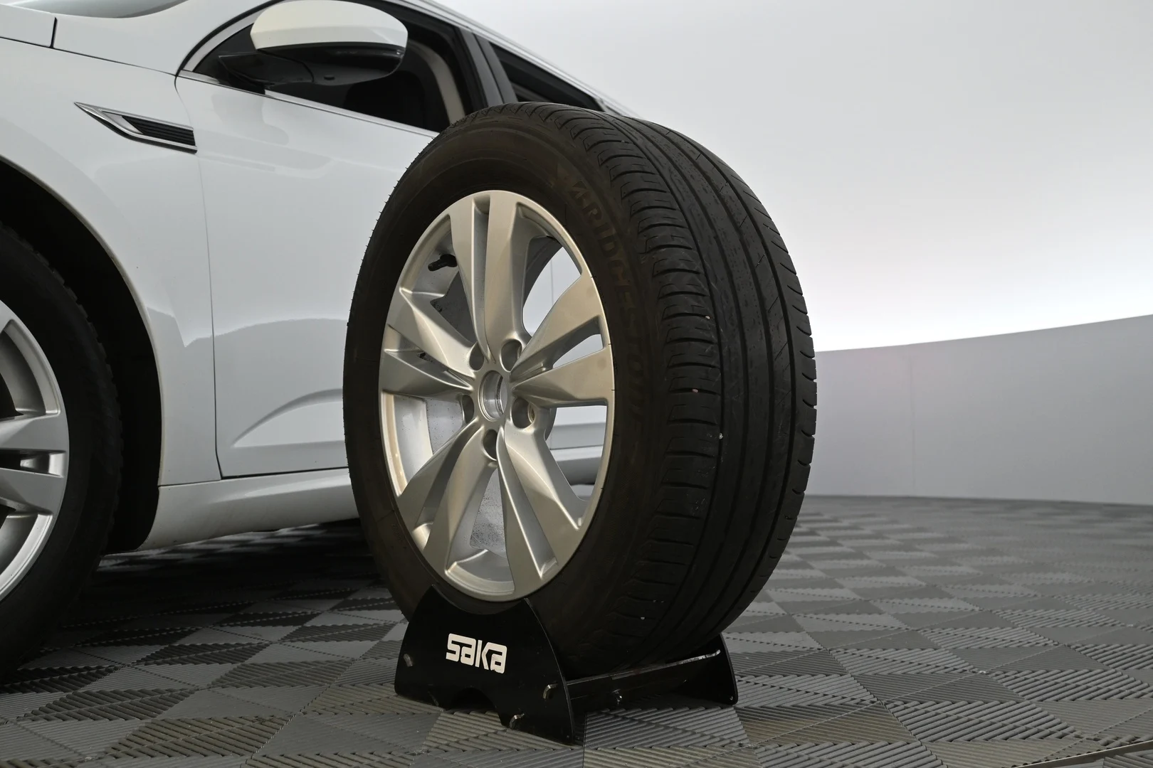 Car Image - 6qyU1yMLc5Bn0dlVaPytCA