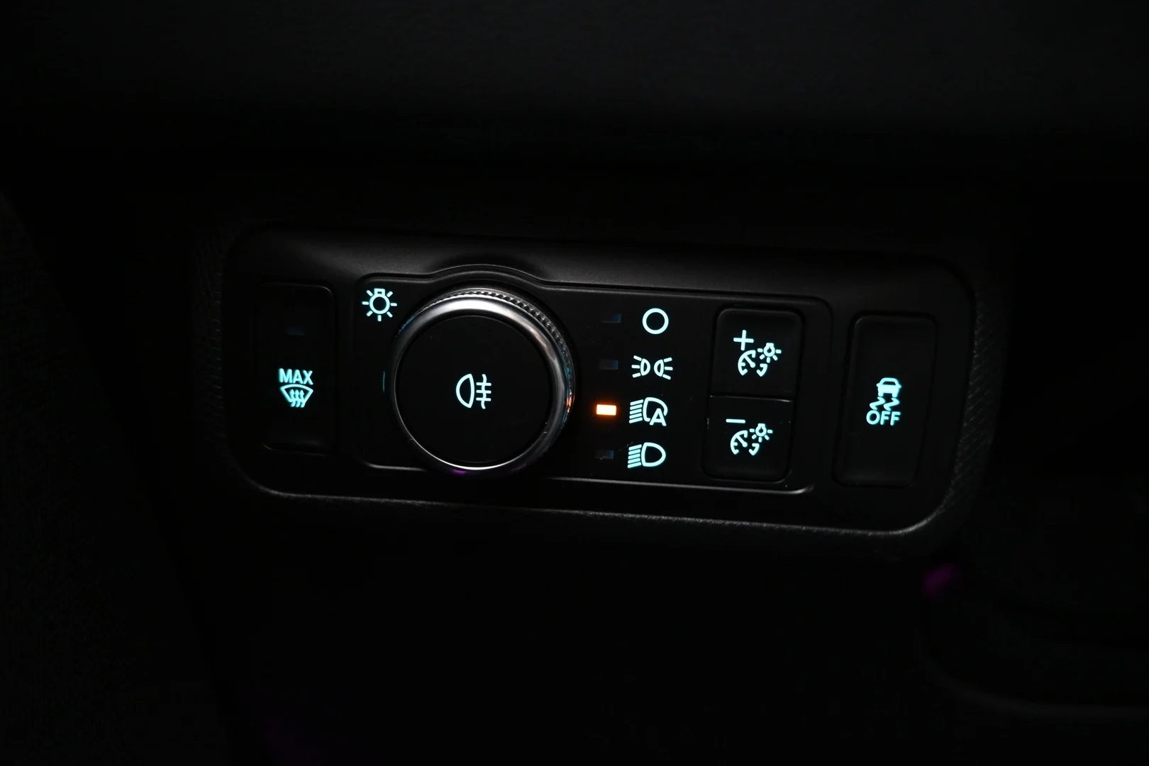 Car Image - 5PbwcrcFGJYB8HZouxb8PT