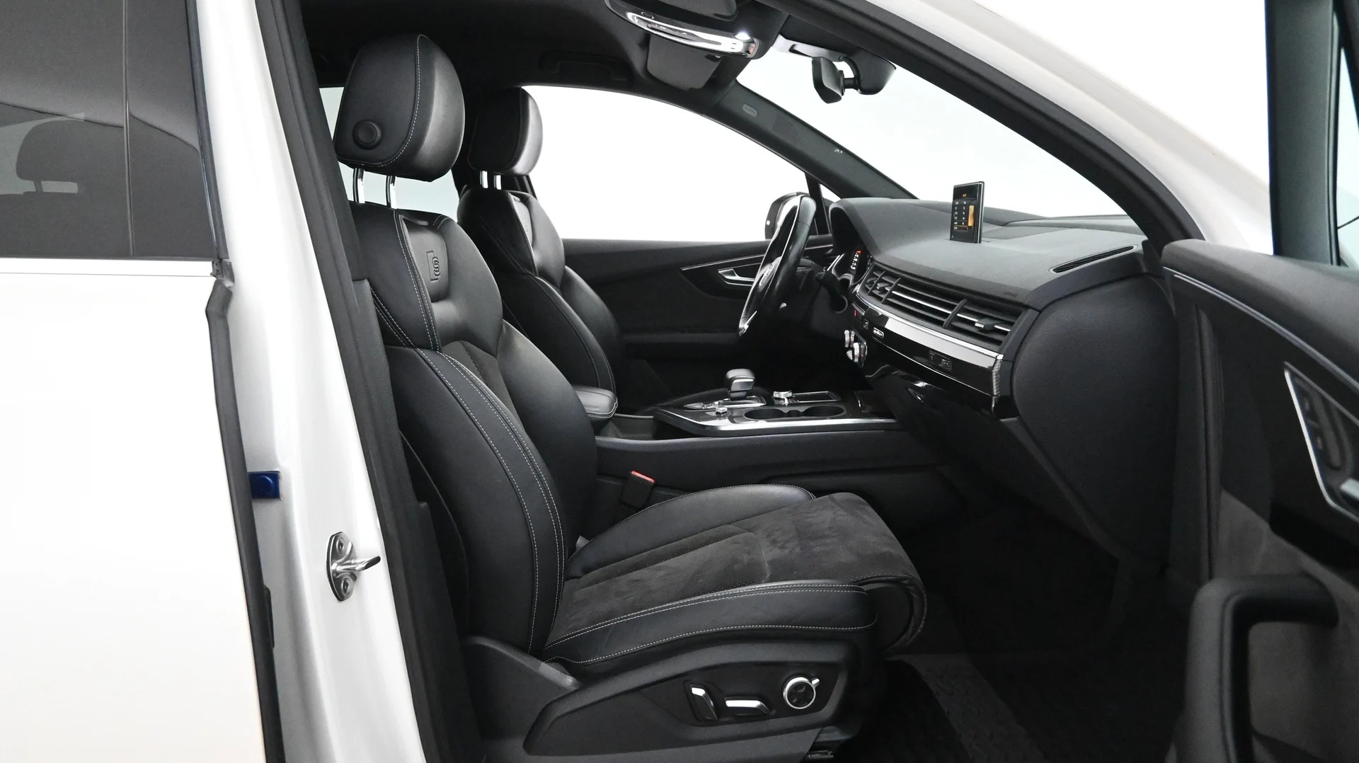 Car Image - 1vLLg5DmZhLua9471nlCyr
