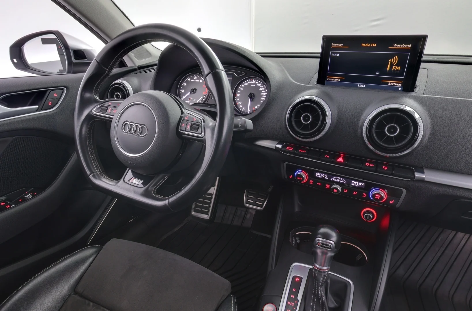 Car Image - ZnHFr1oIEcO2APLem1ijX