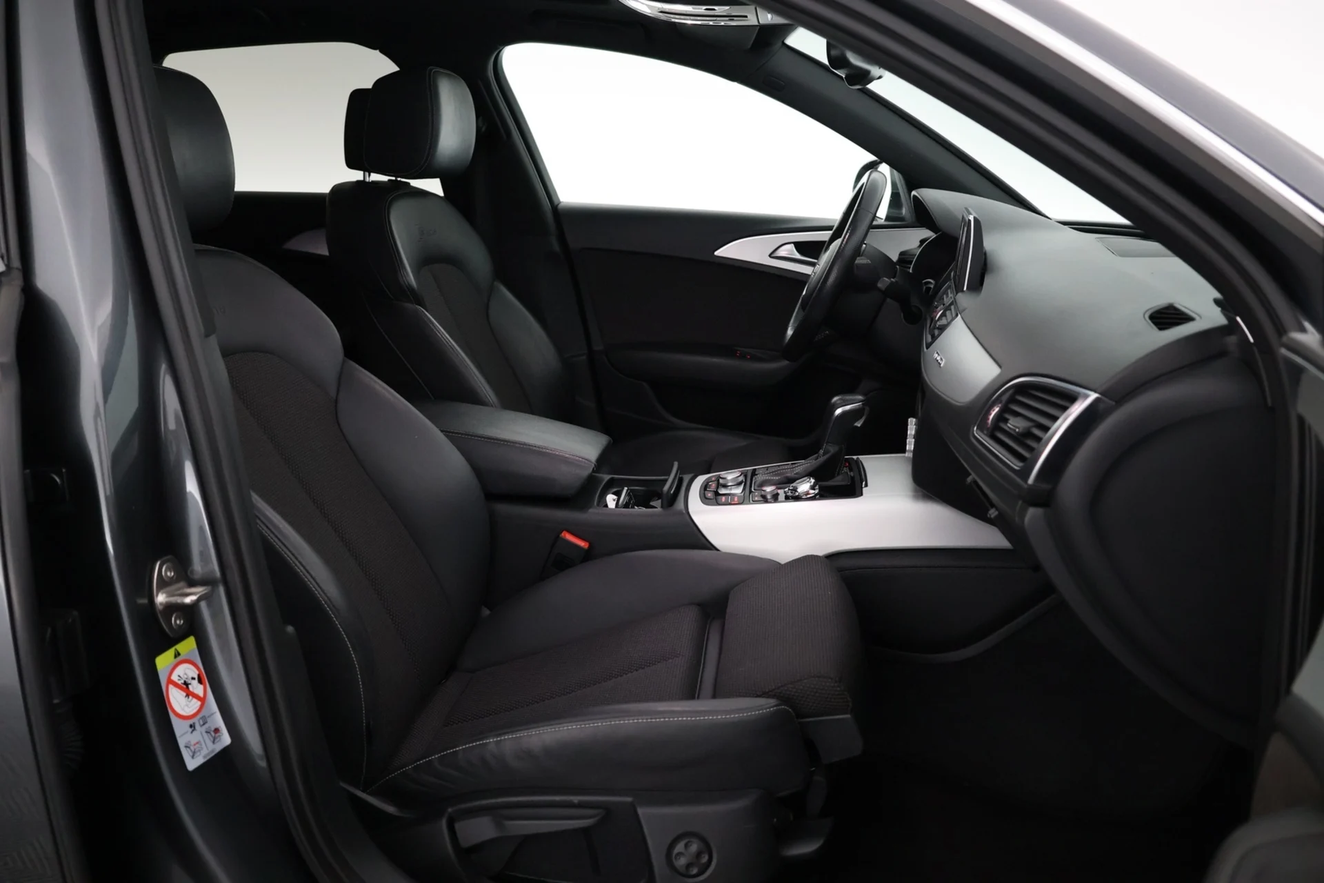 Car Image - 4g5RvvS0yArUidwMJcTJP6