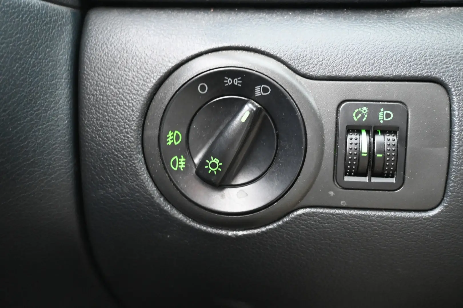 Car Image - 2L0oXsK3APjarkPiTFpnpW