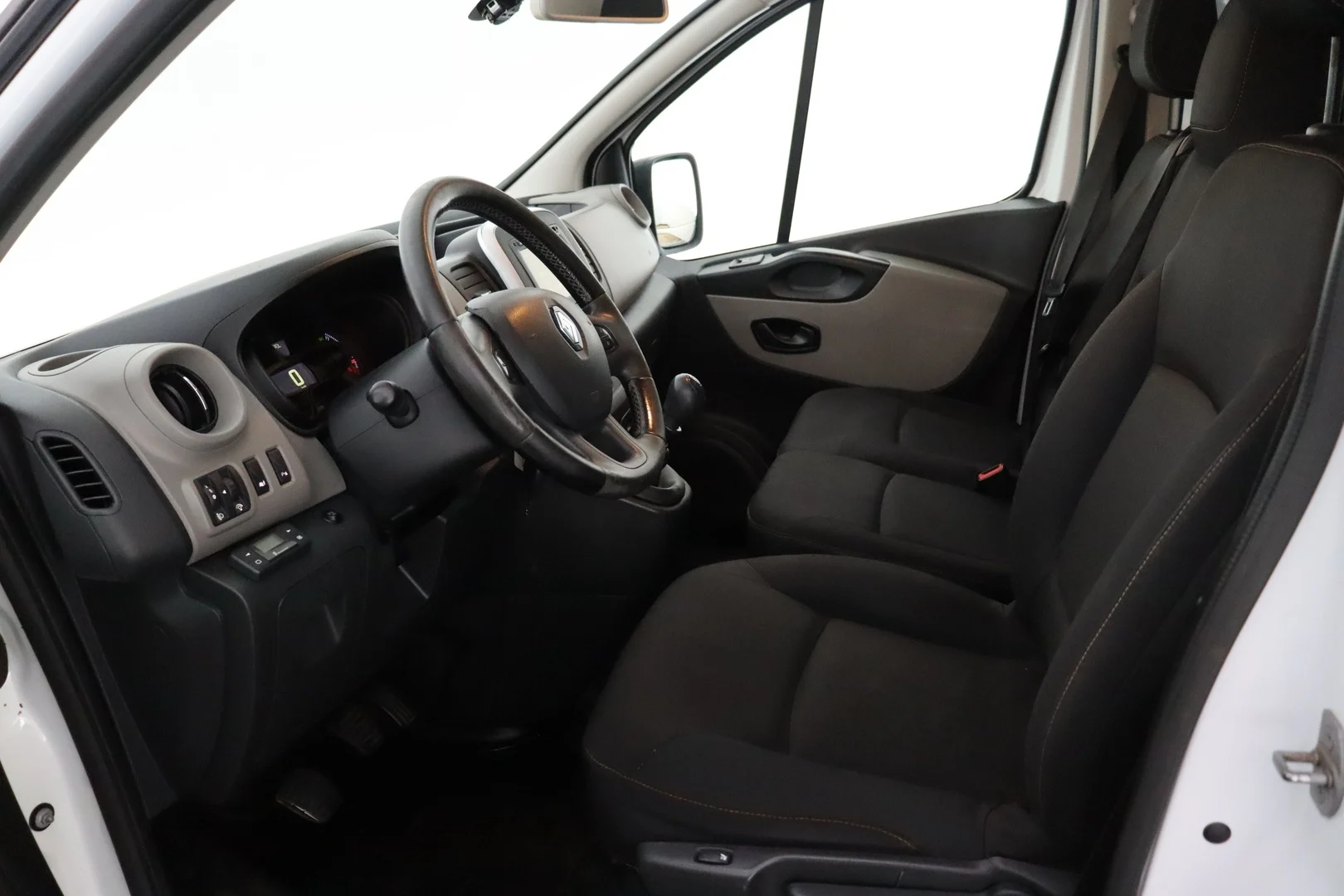 Car Image - AGmIuaFhrCBmtIp9N6ini