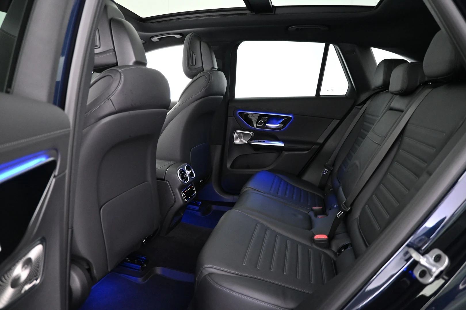 Car Image - 4dpFNMyS15fisu4TcfRvFy