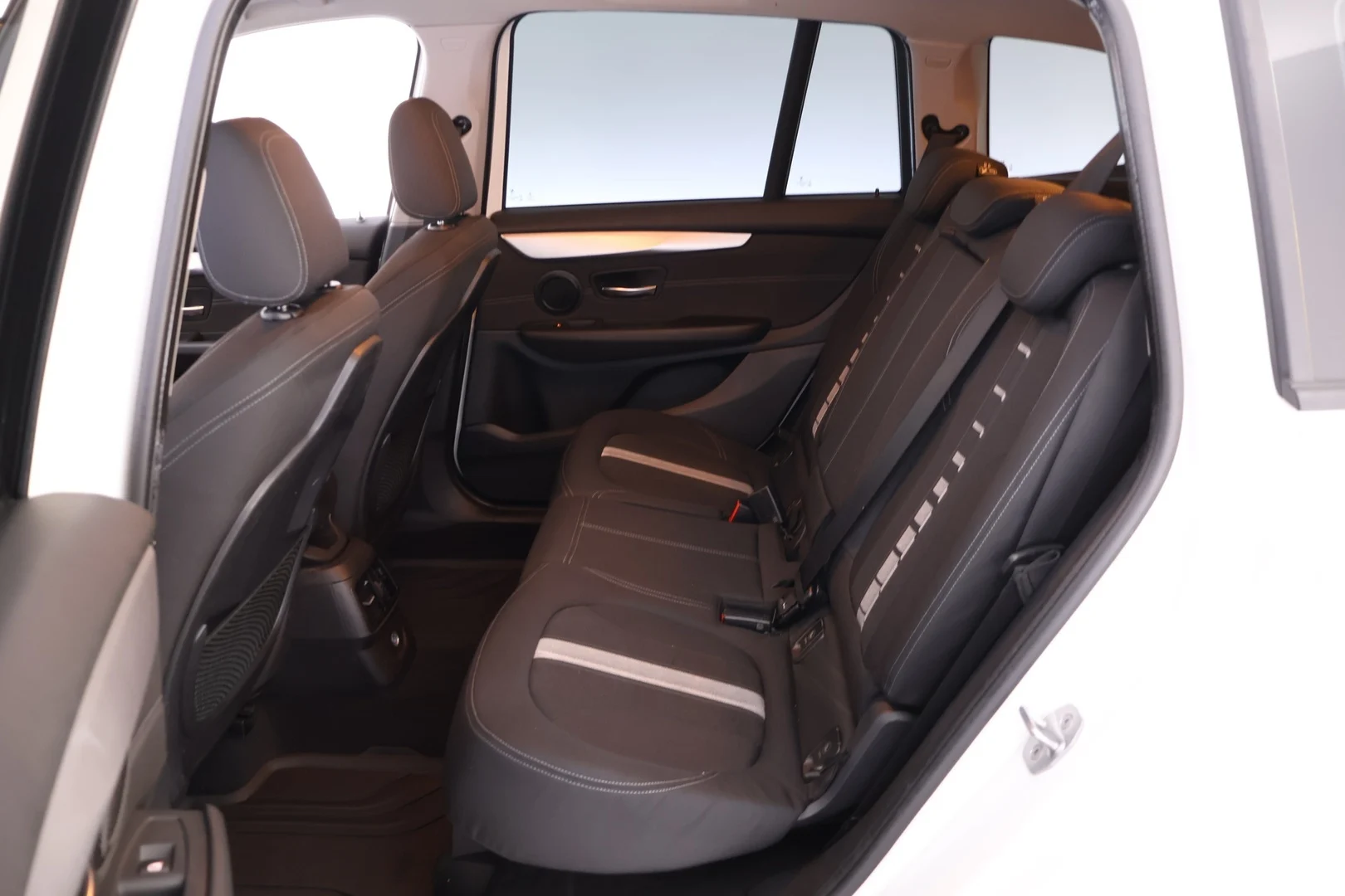 Car Image - 7iBwImM1StrZd9ZzNEe1N2