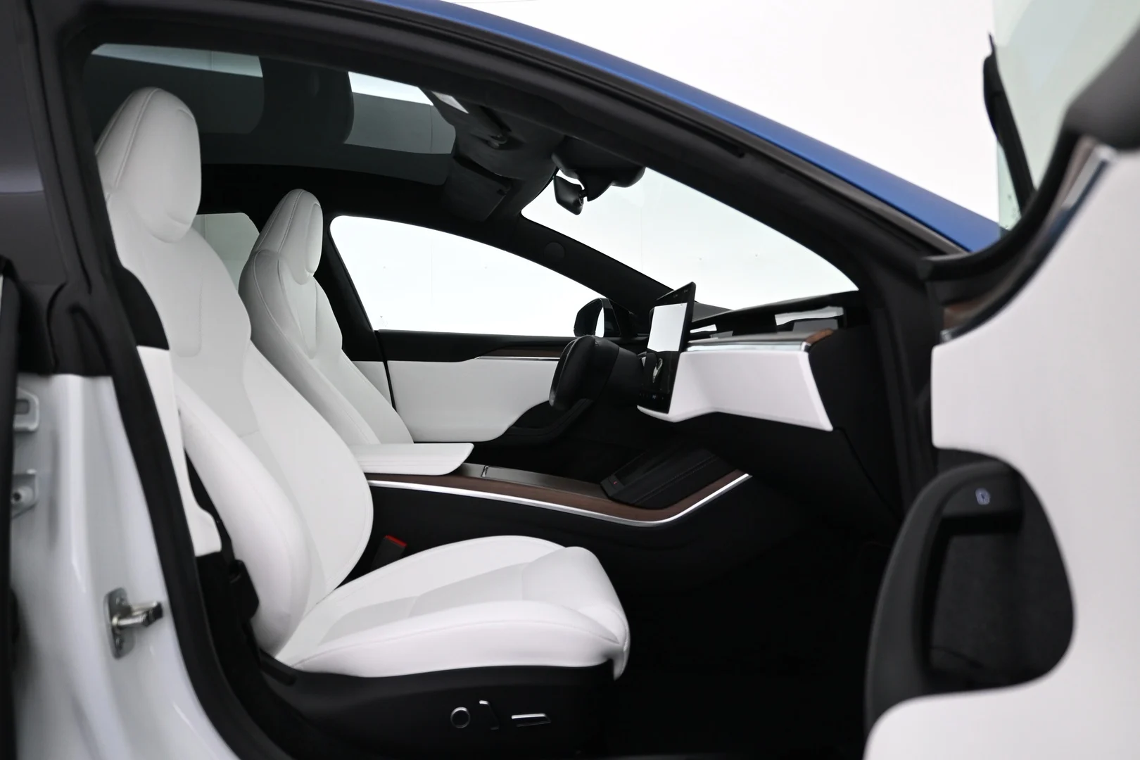 Car Image - 1zpbYQ87rHQ6rlMIOhzzXp