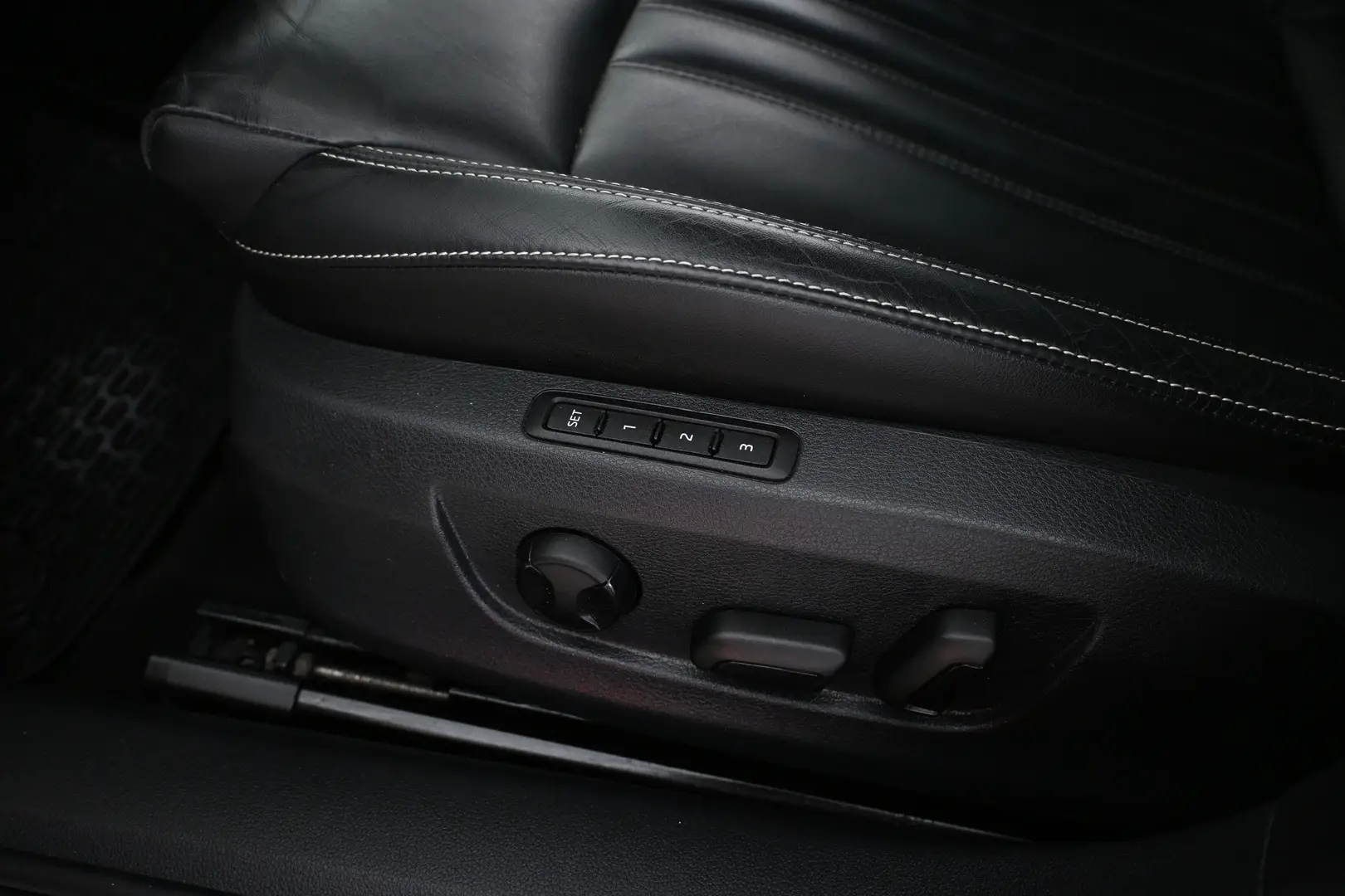 Car Image - yoWYJ7bbNn3bSf7Qz4j5T