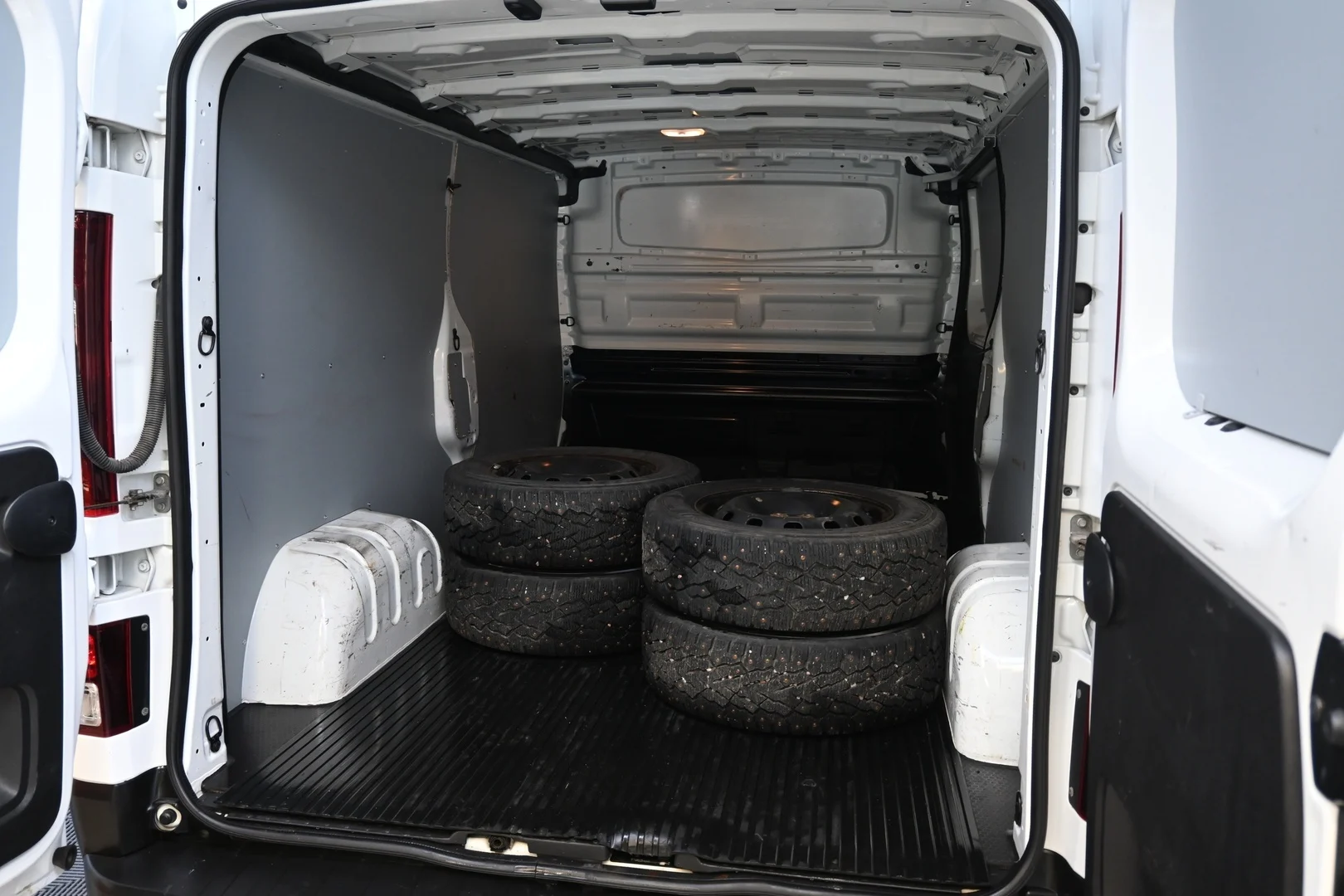 Car Image - 7yhX7HdyG0f0qEbLtIqBFL
