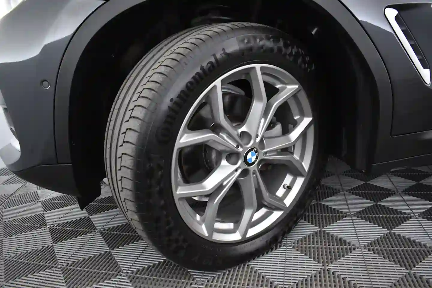 Car Image - 4dNVP0rMG39q8JESkqjCt4