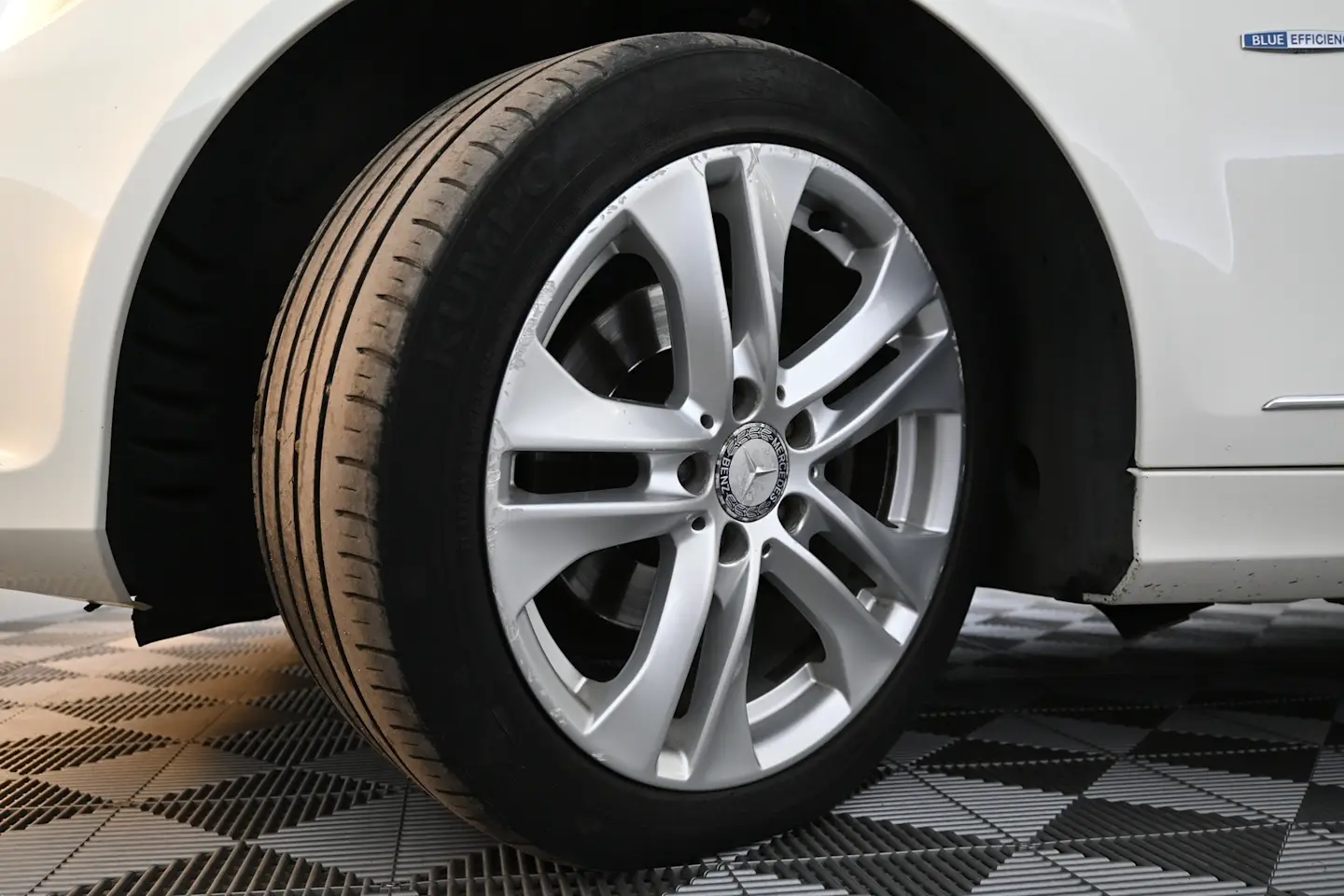 Car Image - Vd2DKOTgNk8j20LxE4E9e