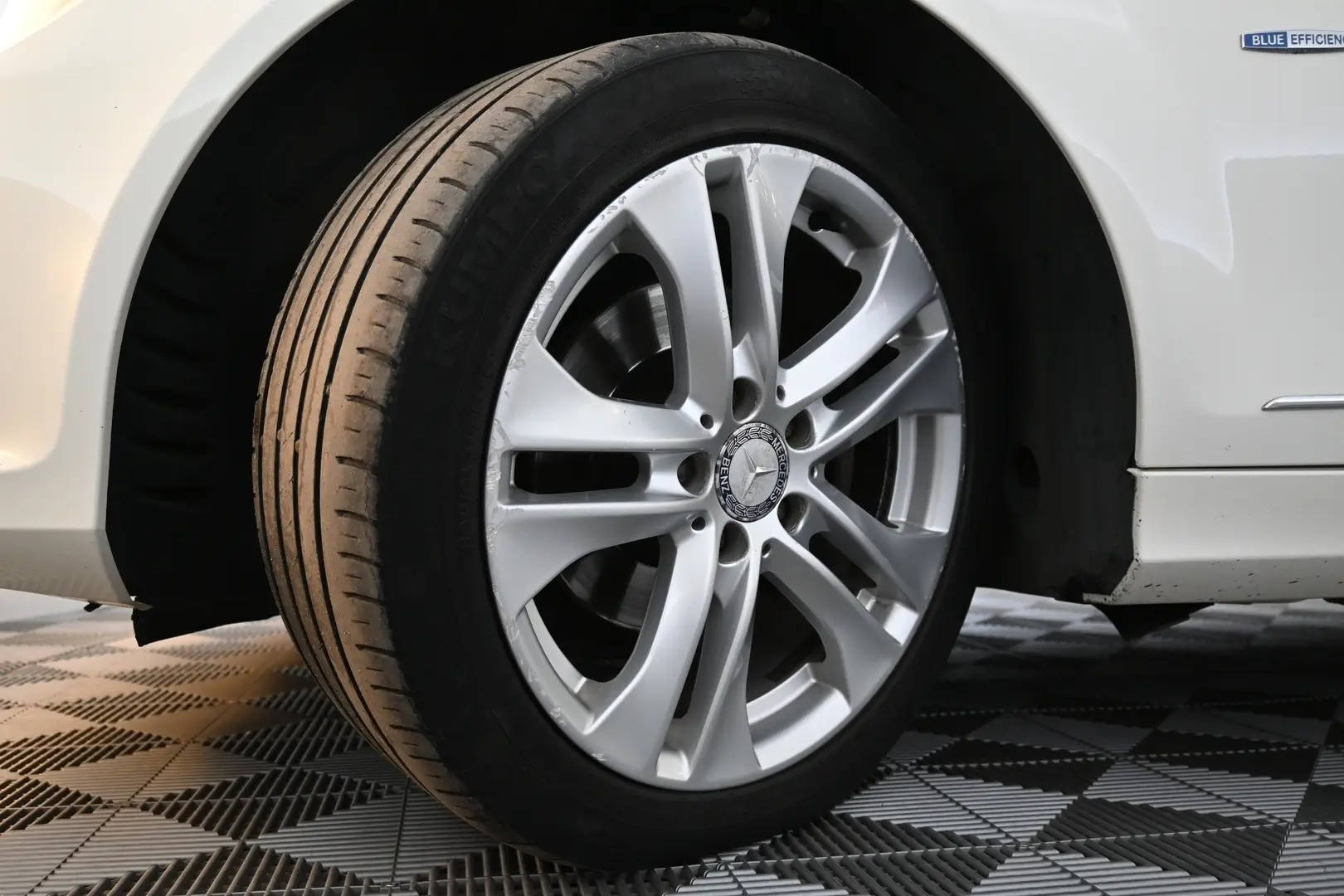 Car Image - Vd2DKOTgNk8j20LxE4E9e