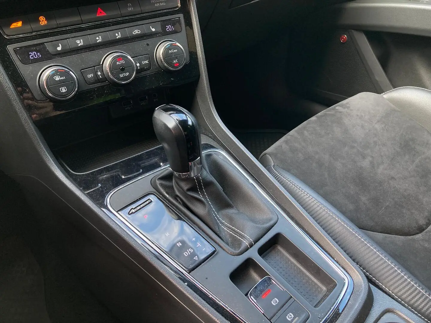 Car Image - 1A2q8cknooMr80zCco6LX3