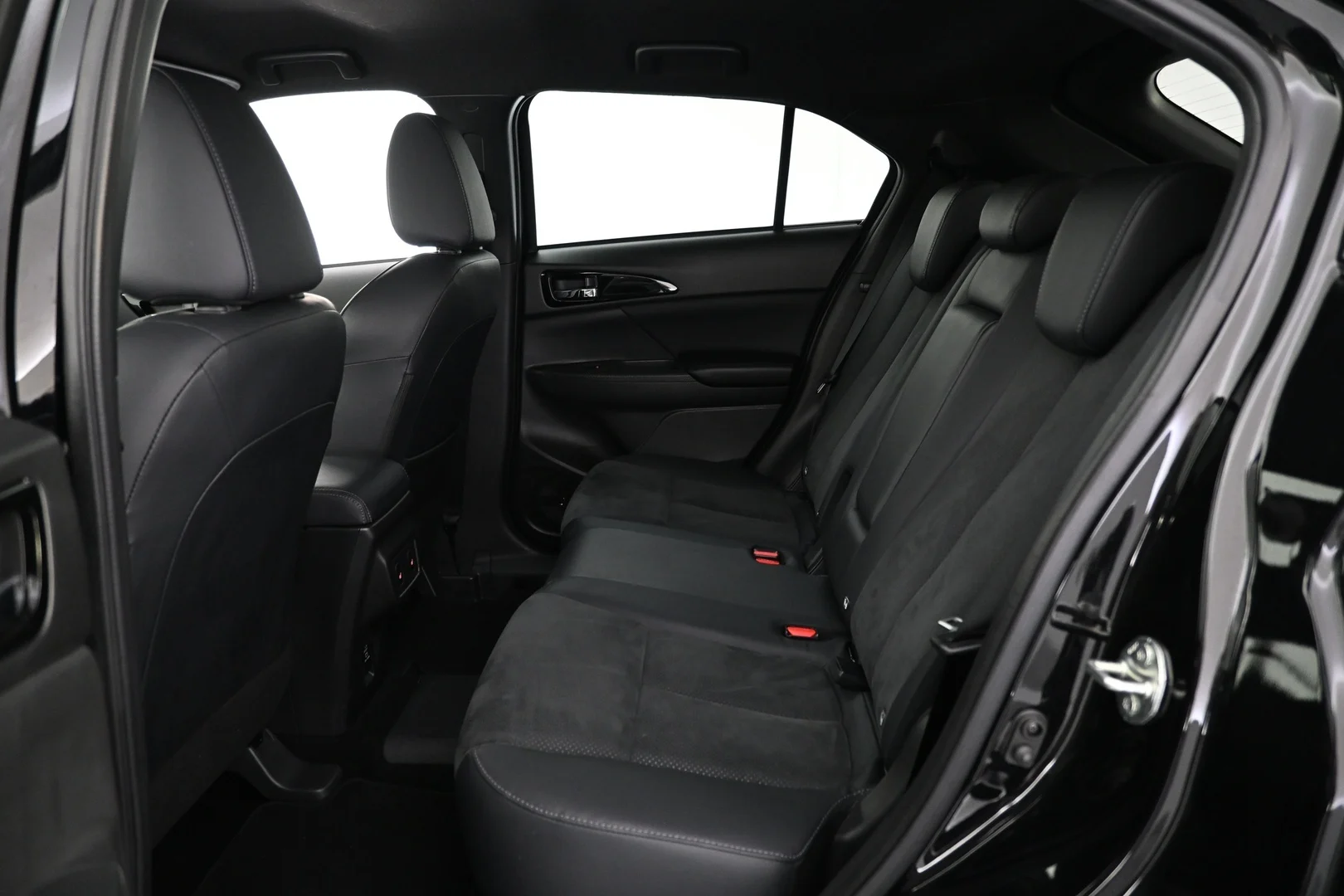 Car Image - 1Y8lzCSOTFYQW26I0Qdvr0