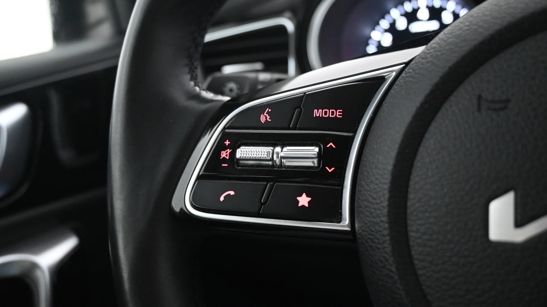 Car Image - 5TGc8pXVBpuJeTBDu5y3zO