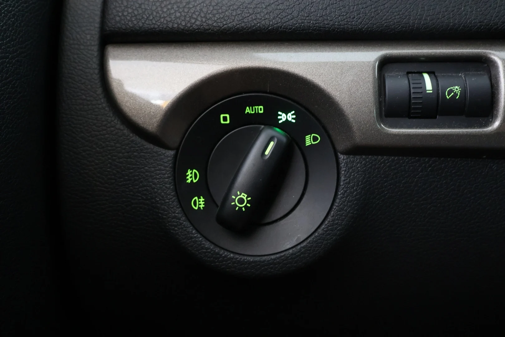 Car Image - 7Km6zw9jDYTQKeack71WeV