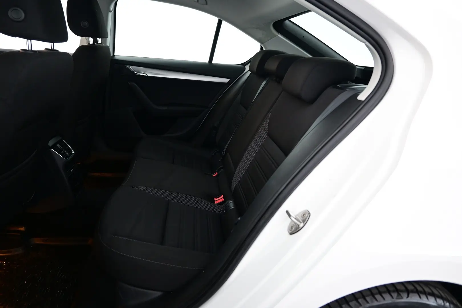 Car Image - 2TiAgTzN0iE7coldaZcwPu