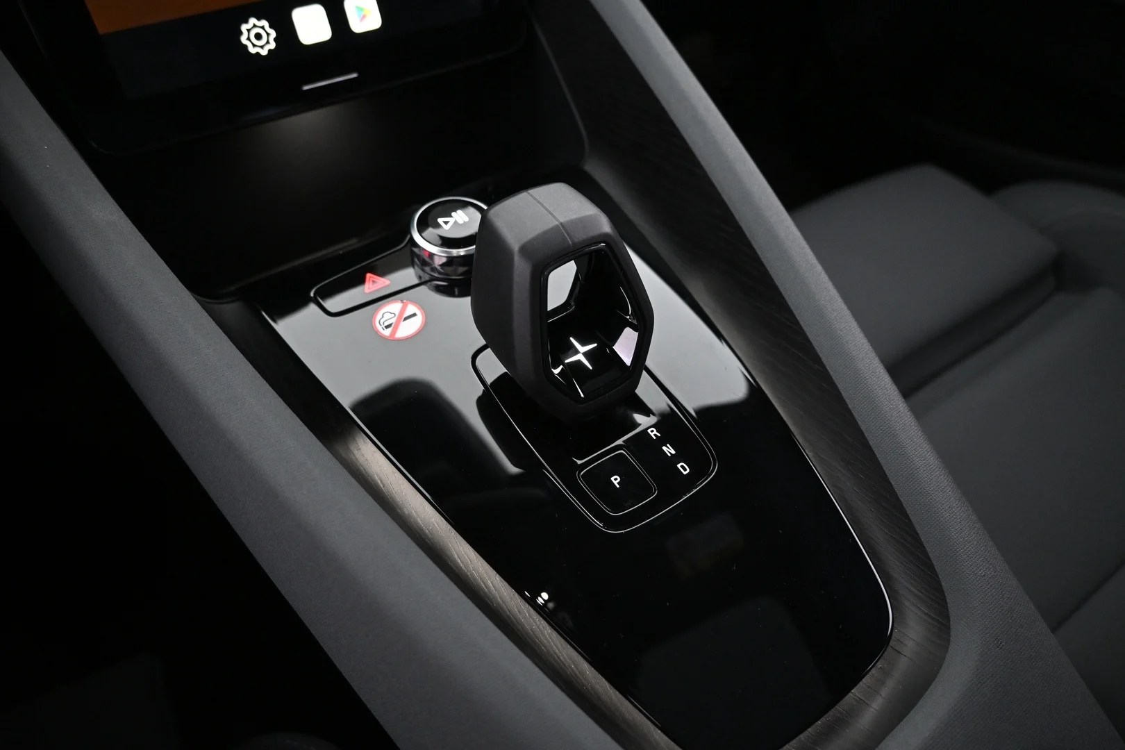 Car Image - IOUalGuZ8Gi34EUyOWxGq