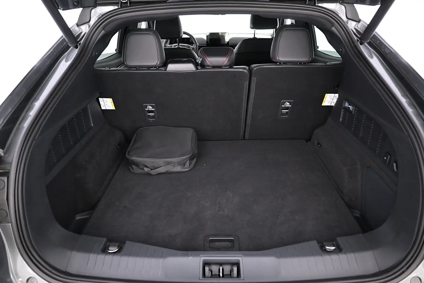 Car Image - eDfwDZQwS4RliEIbbpd5U