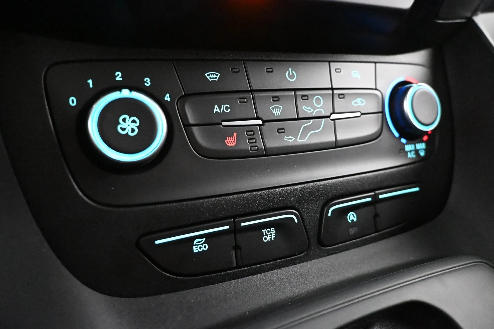 Car Image - 4QpJy4Ad2U01PrcdC5eorE