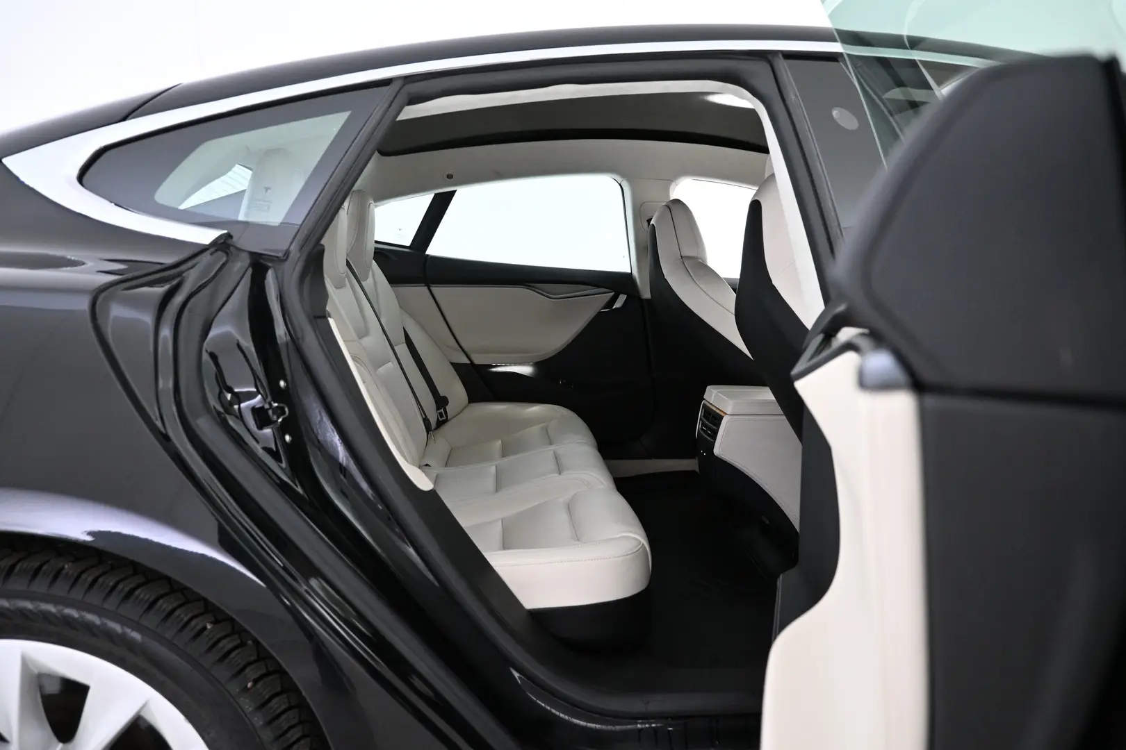 Car Image - 7v5E37ez4iaST2zpj2sleO