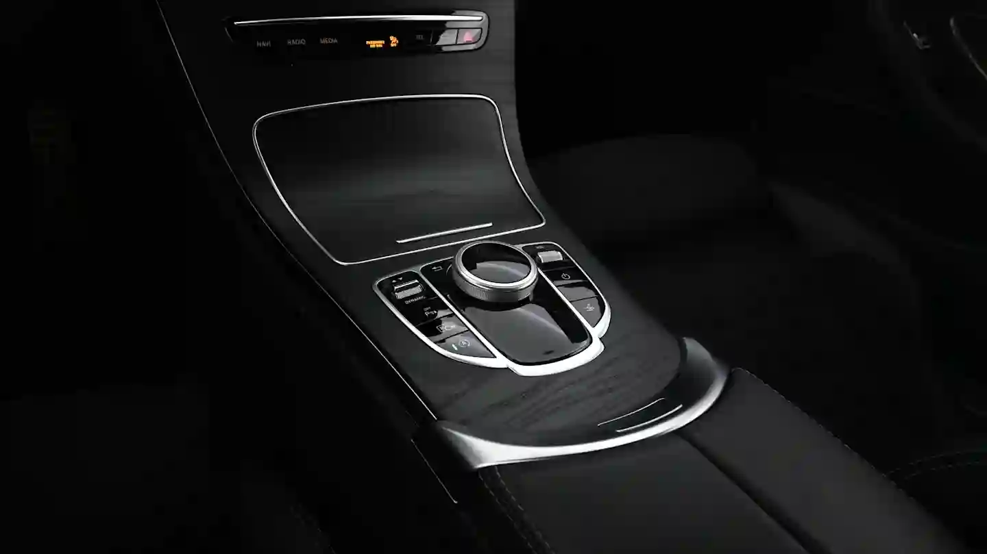 Car Image - 6sFkWRmr088PSsiTGyJydC