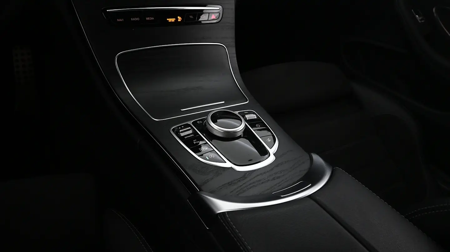 Car Image - 6sFkWRmr088PSsiTGyJydC