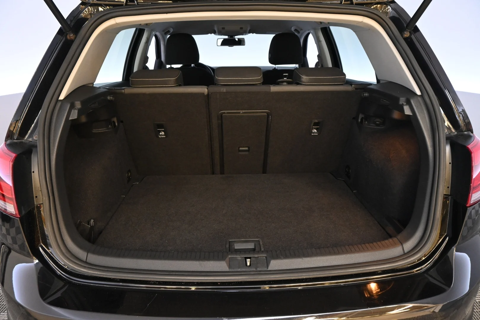 Car Image - 3WJlNhzn6bZi7fedjwWNZb