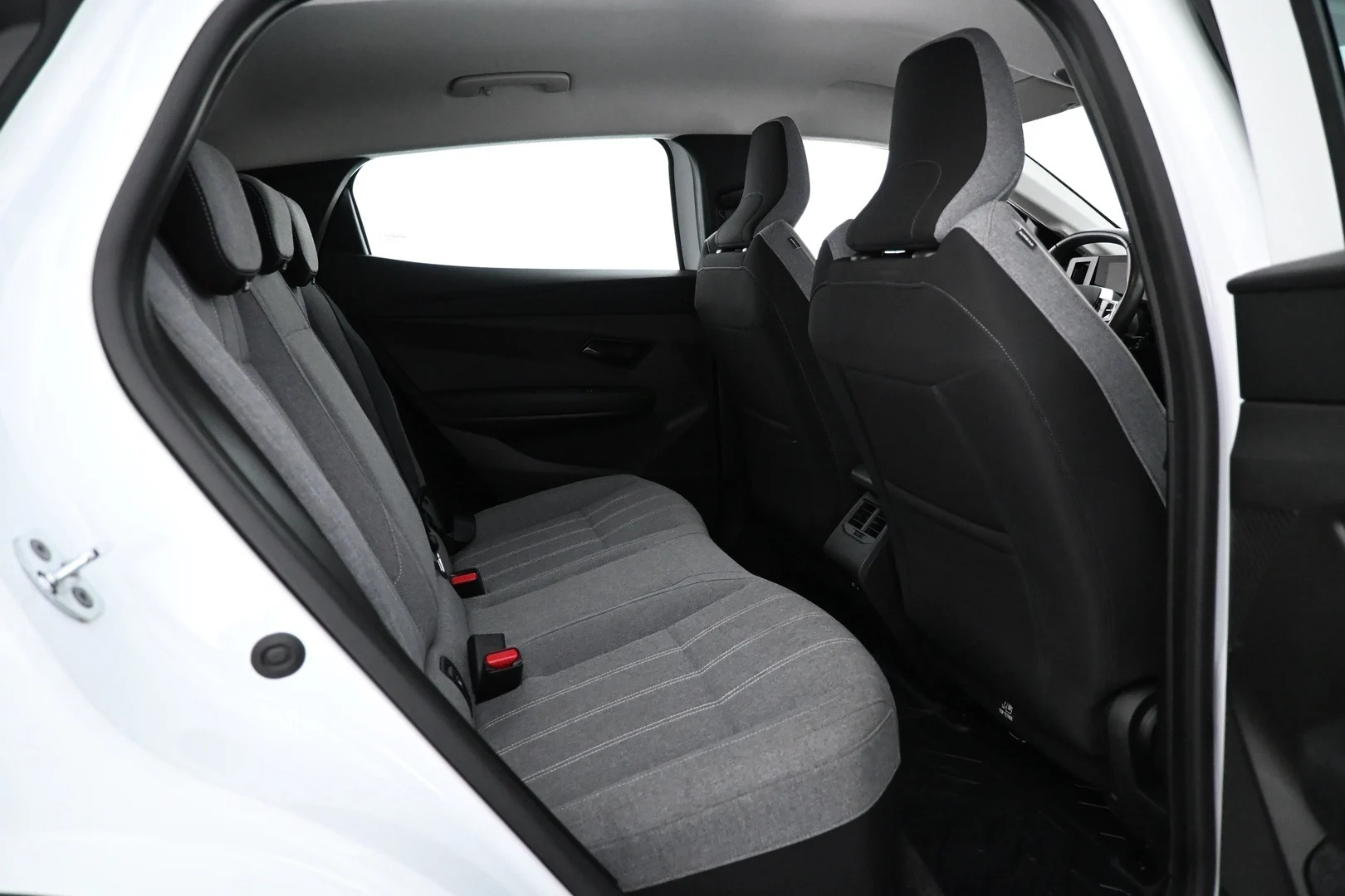 Car Image - 7CR1CrO3LAN8Jmt171w0q1