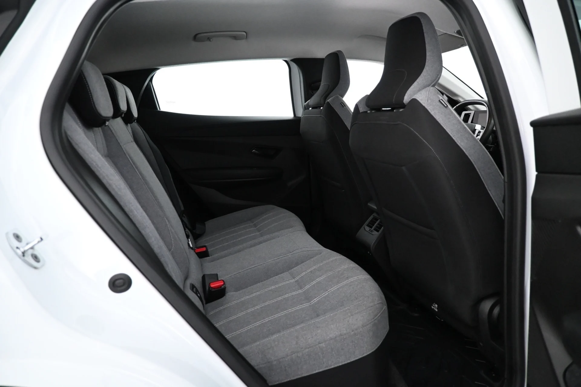 Car Image - 7CR1CrO3LAN8Jmt171w0q1