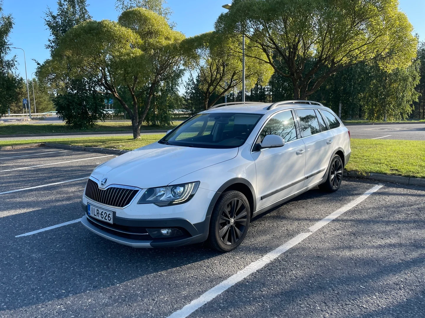 Car Image - 7z4dhAuE9WrRj2rdvvbE50