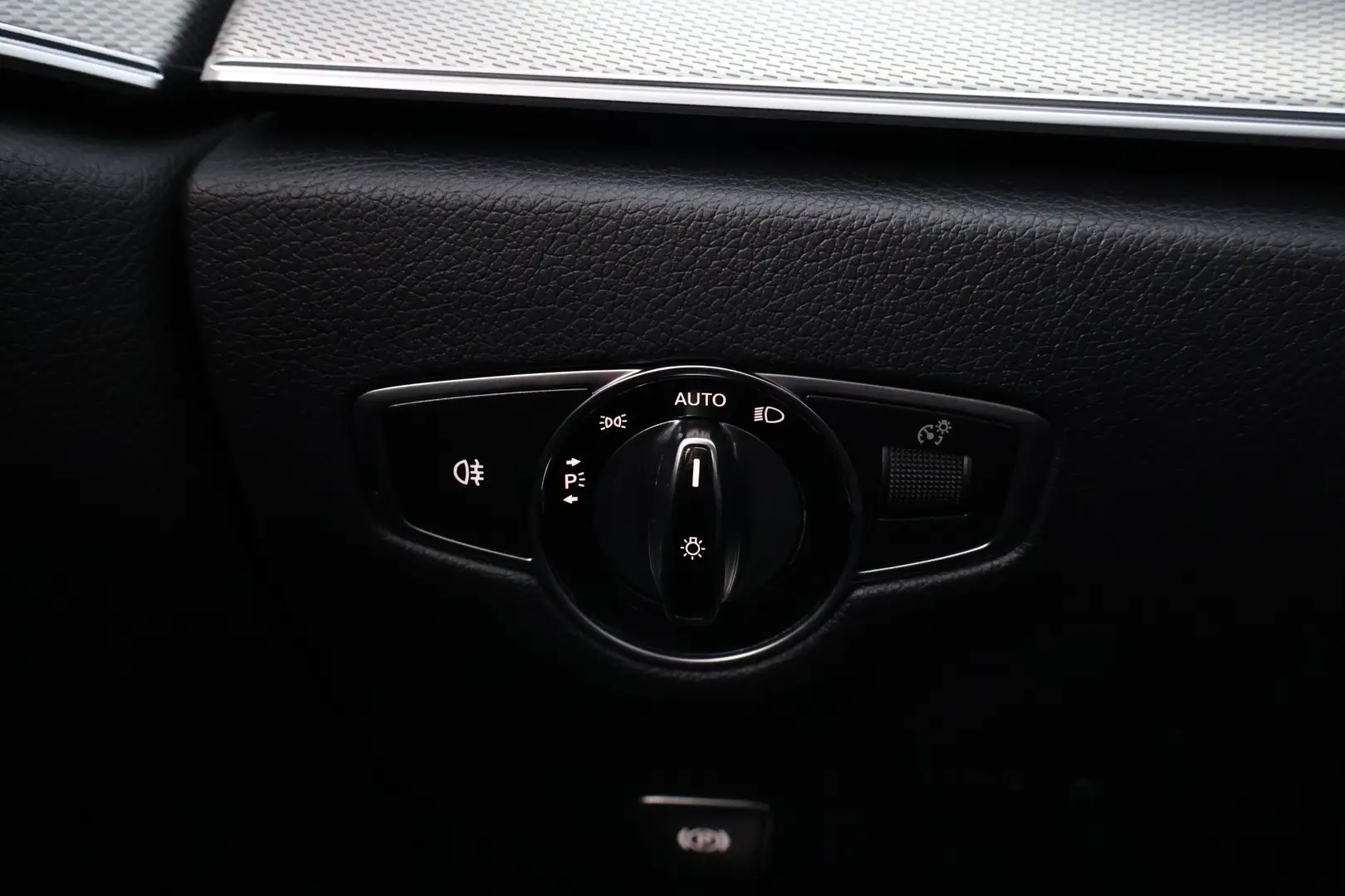 Car Image - 3551e4O2eszF6WXxNbH6Um