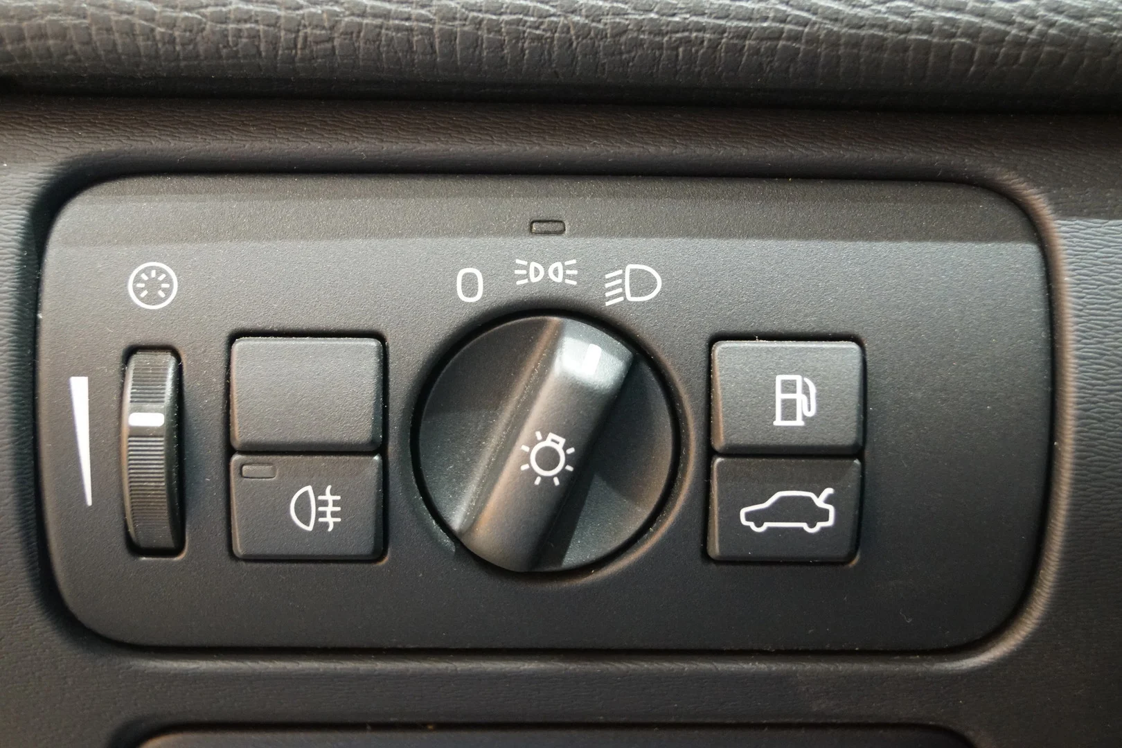 Car Image - 2K9l79NATJoHpaBXfUMmX1