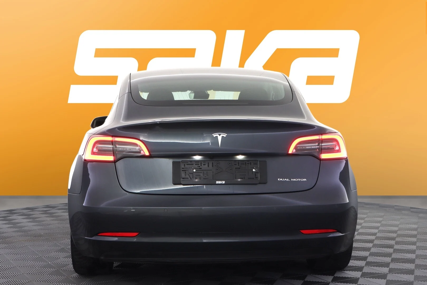 Car Image - BseT16JRSgNuquEgK4avr