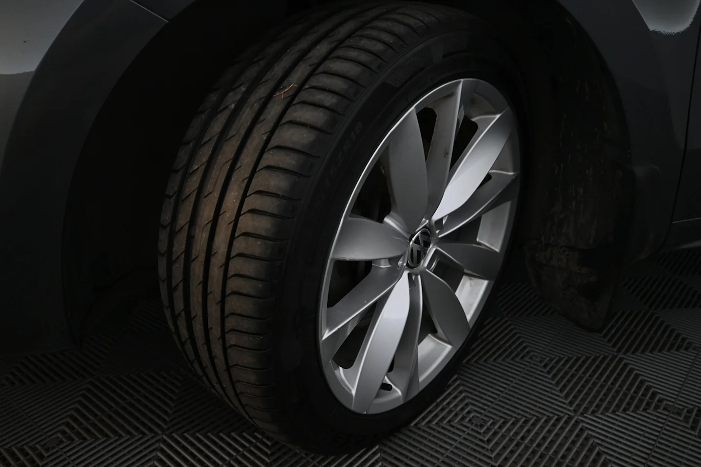 Car Image - 57IyrABseiQmV0dyMp1yFD