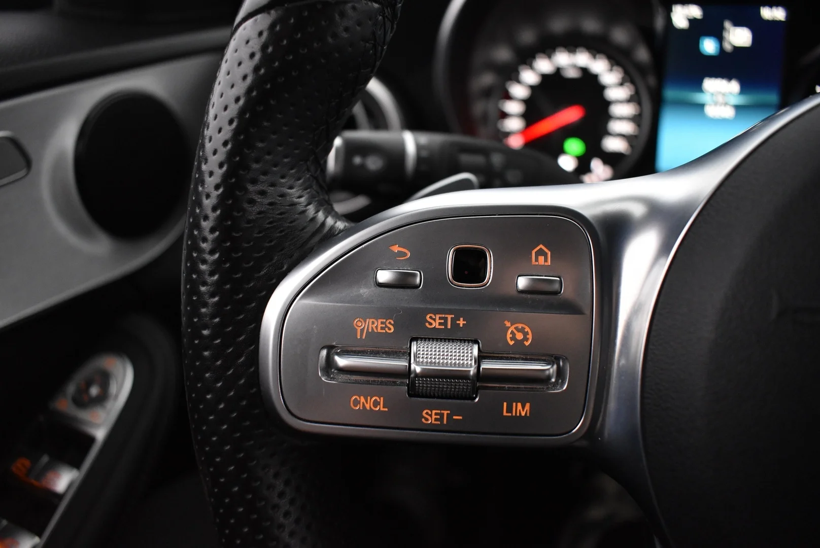 Car Image - 5zhuXbnbhooJKWaxrLGxnb