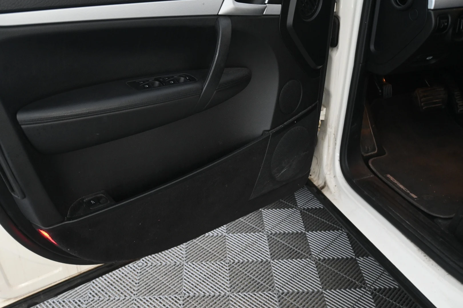 Car Image - 6NiMxssdPPmN12n4Pcmq5S