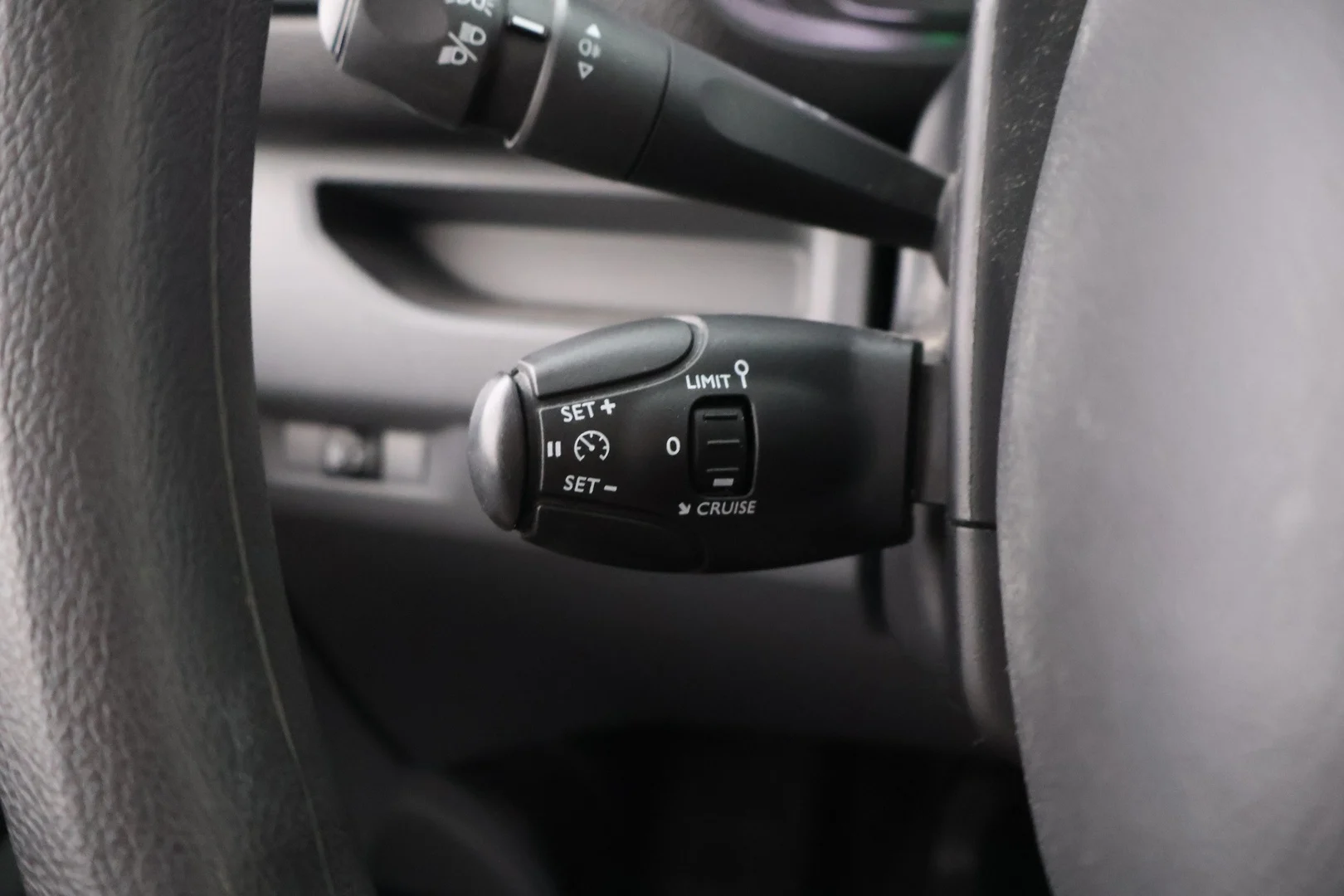 Car Image - 4UnZHeE6bGyqPTZ8dUOwpf