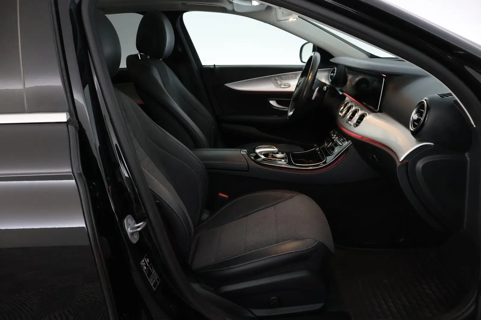 Car Image - 5BMAkzcYoec3y307NCVkXt